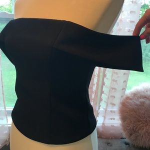 Off-shoulder Express Top